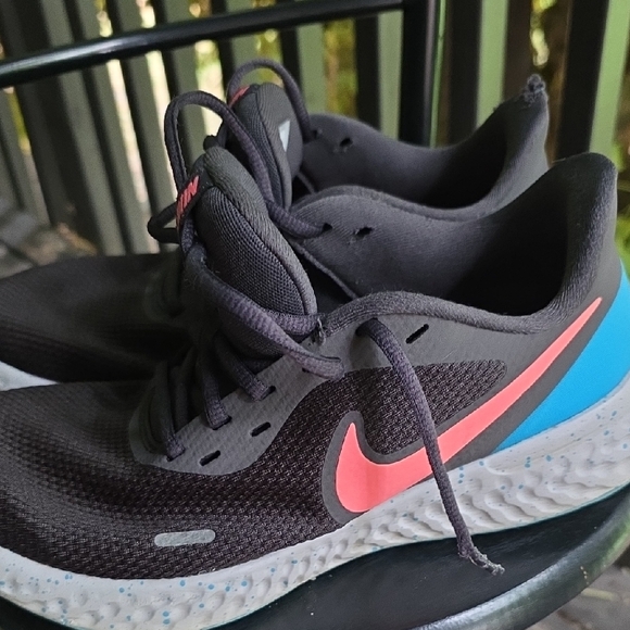 Nike Black and Coral Athletic Shoes - Picture 2 of 12